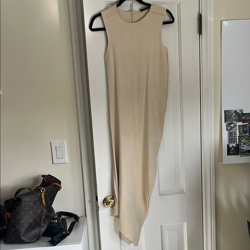 Elegant Cream Sleeveless Dress